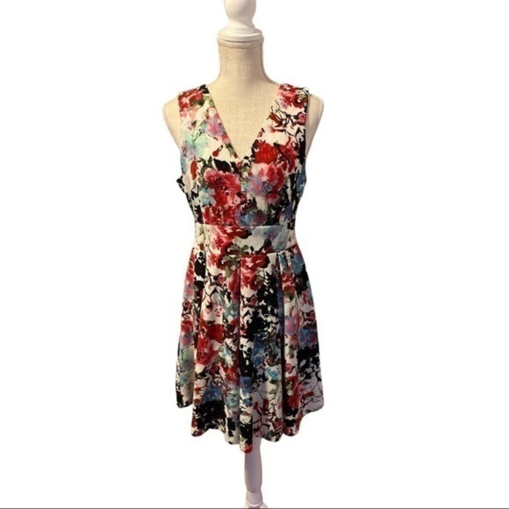 Haute Monde  White Dress Floral Multi Color Print Dress Waffle Print fabric.‎